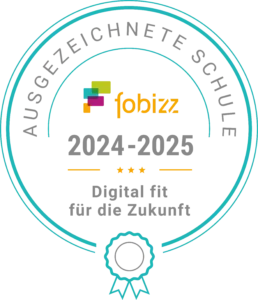 fobizz_Siegel_2024-2025 Logo-Siegel von fobizz: „Ausgezeichnete Schule 2024–2025 – Digital fit für die Zukunft.“